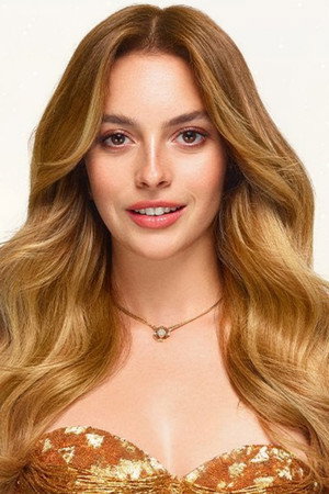 Melis Sezen portrait
