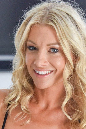 Synthia Fixx portrait