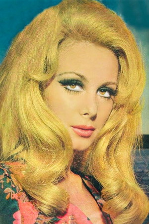 Filiz Akın portrait