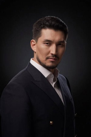 Adil Akhmetov portrait