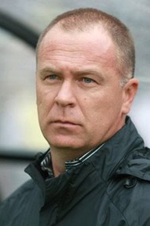 Mano Menezes portrait