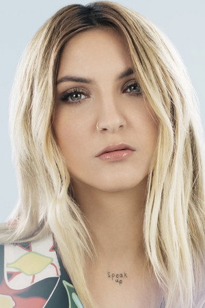 Julia Michaels portrait