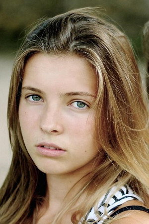Nova-Louna Castano portrait