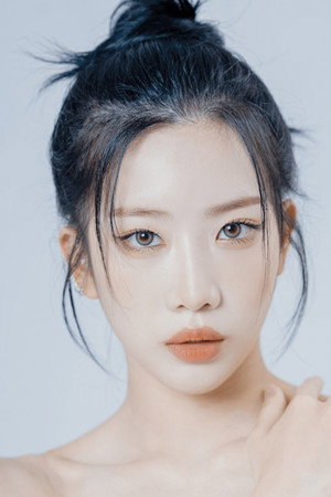 Kim Lip portrait
