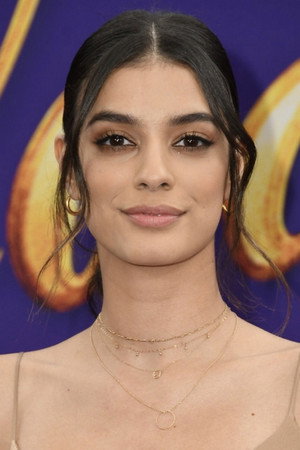 Laysla De Oliveira portrait