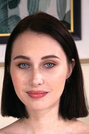 Mallory Malibu portrait