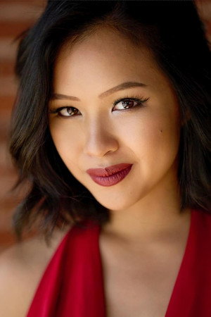 Kira Omans portrait