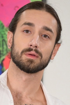 Noah Asli portrait