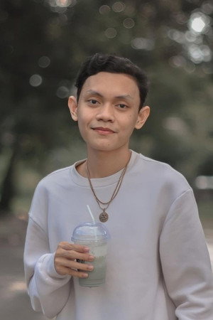Esnyr Ranollo portrait