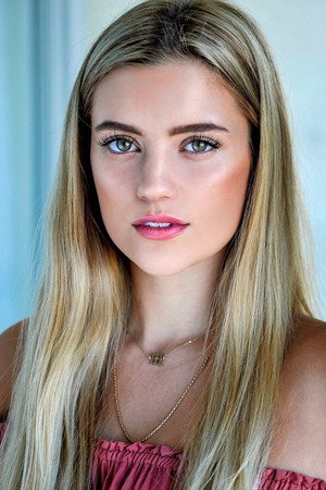 Mia Healey portrait