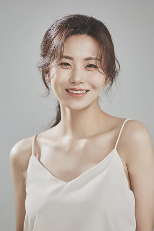 Hwang Jung-yoon portrait