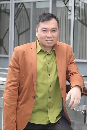 Tats Lau Yee-Tat portrait