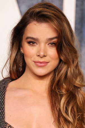 Hailee Steinfeld portrait