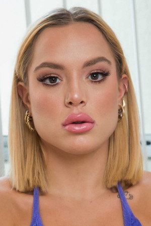 Mimi Monet portrait