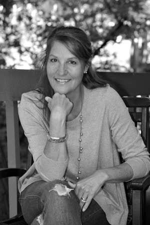 Lori Lyle portrait
