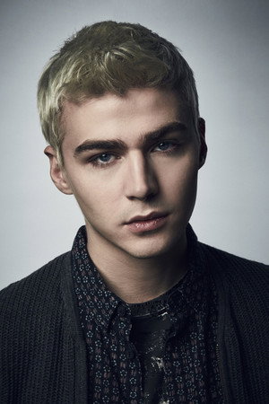 Miles Heizer portrait