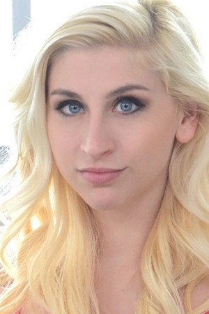 Nollie Roxx portrait