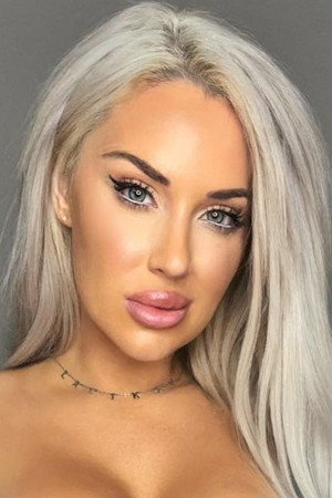 Laci Kay Somers portrait