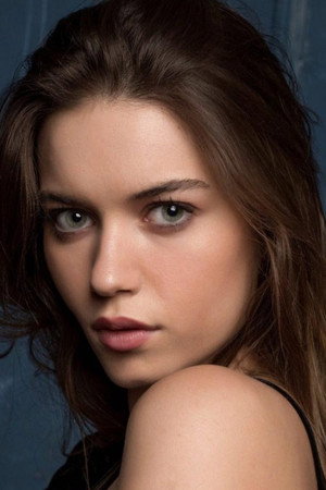 Afra Saraçoğlu portrait