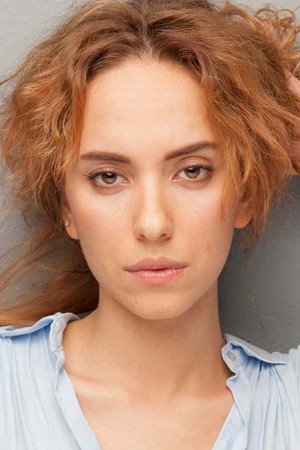 Duygu Sarışın portrait