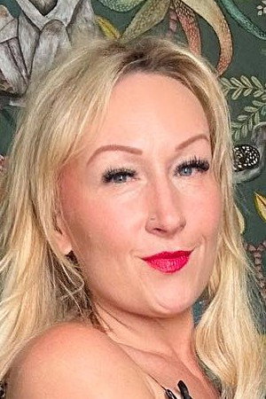 Momma Blonde Bombshell portrait