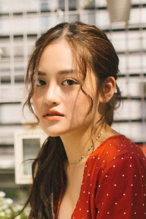 Thùy Anh portrait