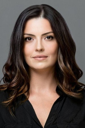 Yasemin Balık portrait