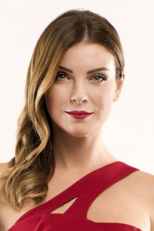 Özge Özberk portrait