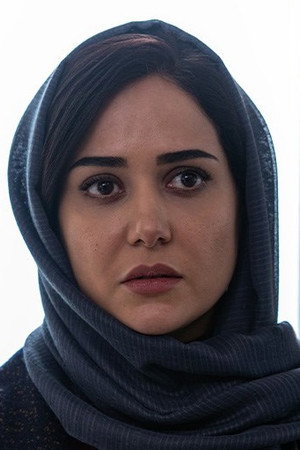 Parinaz Izadyar portrait