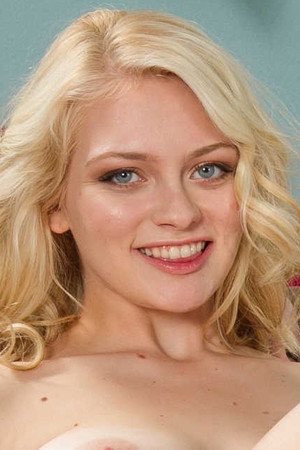 Alli Rae portrait