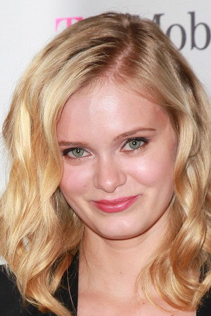 Sara Paxton portrait