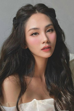 Mai Phương portrait