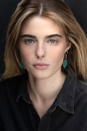 Flo Thompstone portrait