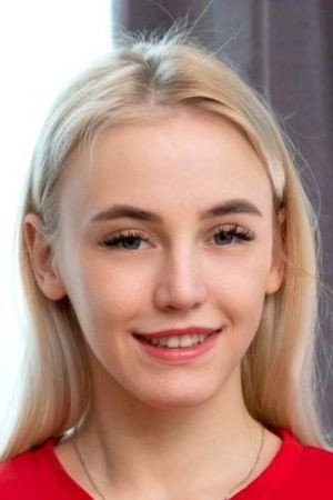 Mia Parker portrait