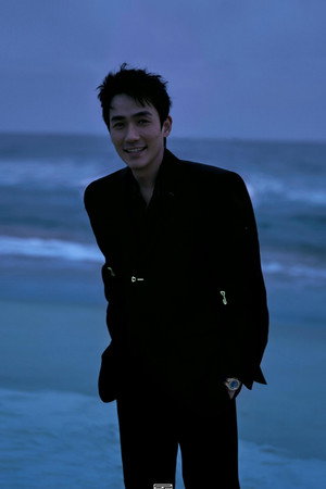 Zhu Yilong portrait