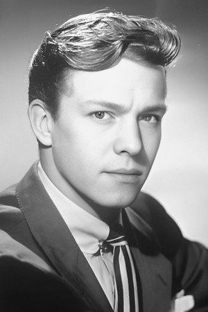 Lee MacGregor portrait