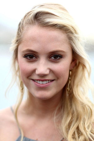 Maika Monroe portrait