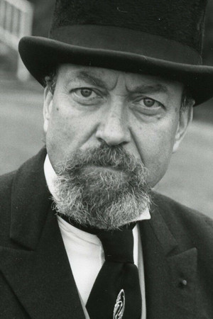 Yves Barsacq portrait