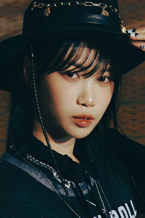 Kim Chaewon portrait
