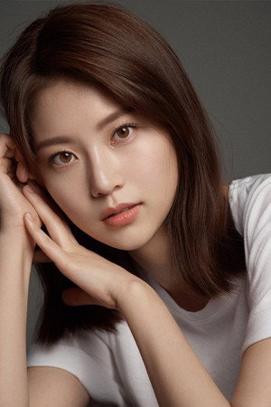 Gong Seung-yeon portrait