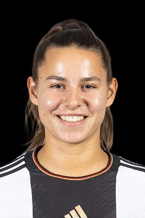 Lena Oberdorf portrait