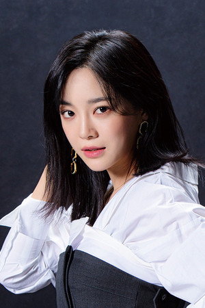 Kim Se-jeong portrait