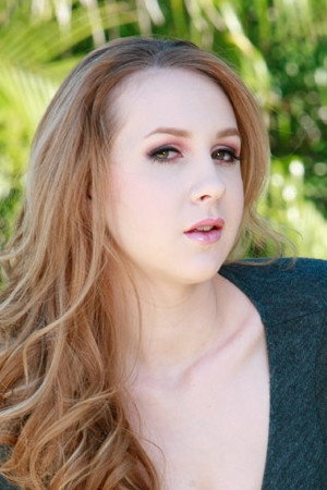 Amy Valor portrait