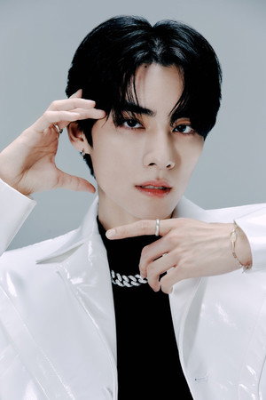 Xiaojun portrait