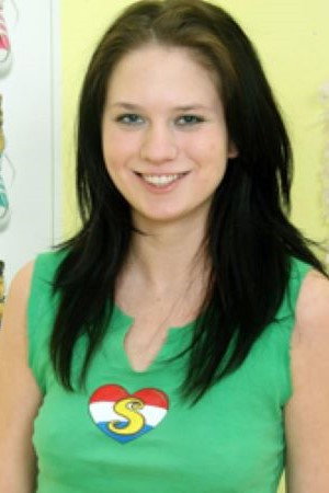 Lara H portrait