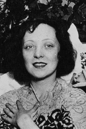 Anny Ahlers portrait