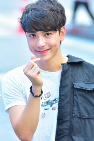 Sittichok Pueakpoolpol portrait