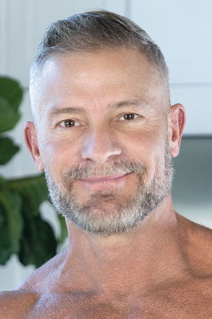 Greg Dixxon portrait