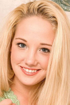 Elle La Ware portrait