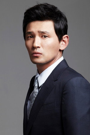 Hwang Jung-min portrait
